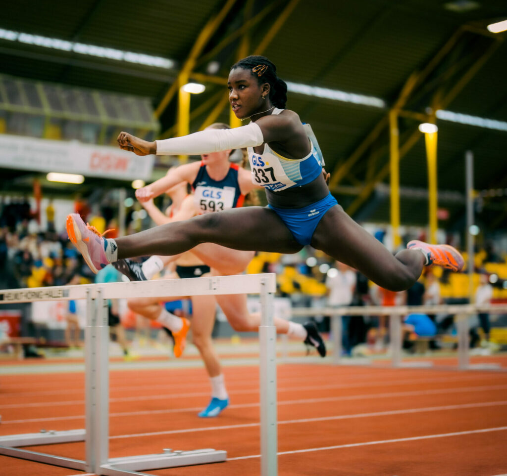 Bernice Amofa bei den Deutschen Meisterschaften U20 über 60 m Hürden.