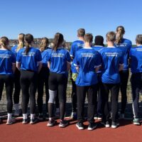 T-Shirt für die Athleten im Trainingslager 2025 aus der Retro-Kollektion,